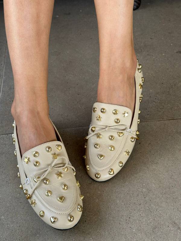 Loafer Couro Off White Spikes Dourado